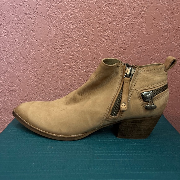 Dolce Vita Booties - Picture 5 of 8